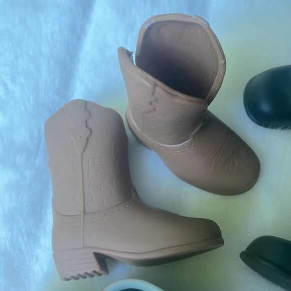 Battat boots/shoes plus other brands/unbranded that fit American Girl Dolls - Picture 5 of 13